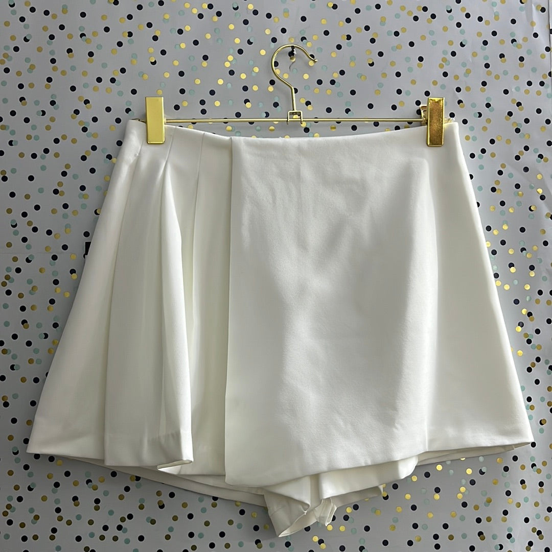 White Asymmetric Pleats Skort